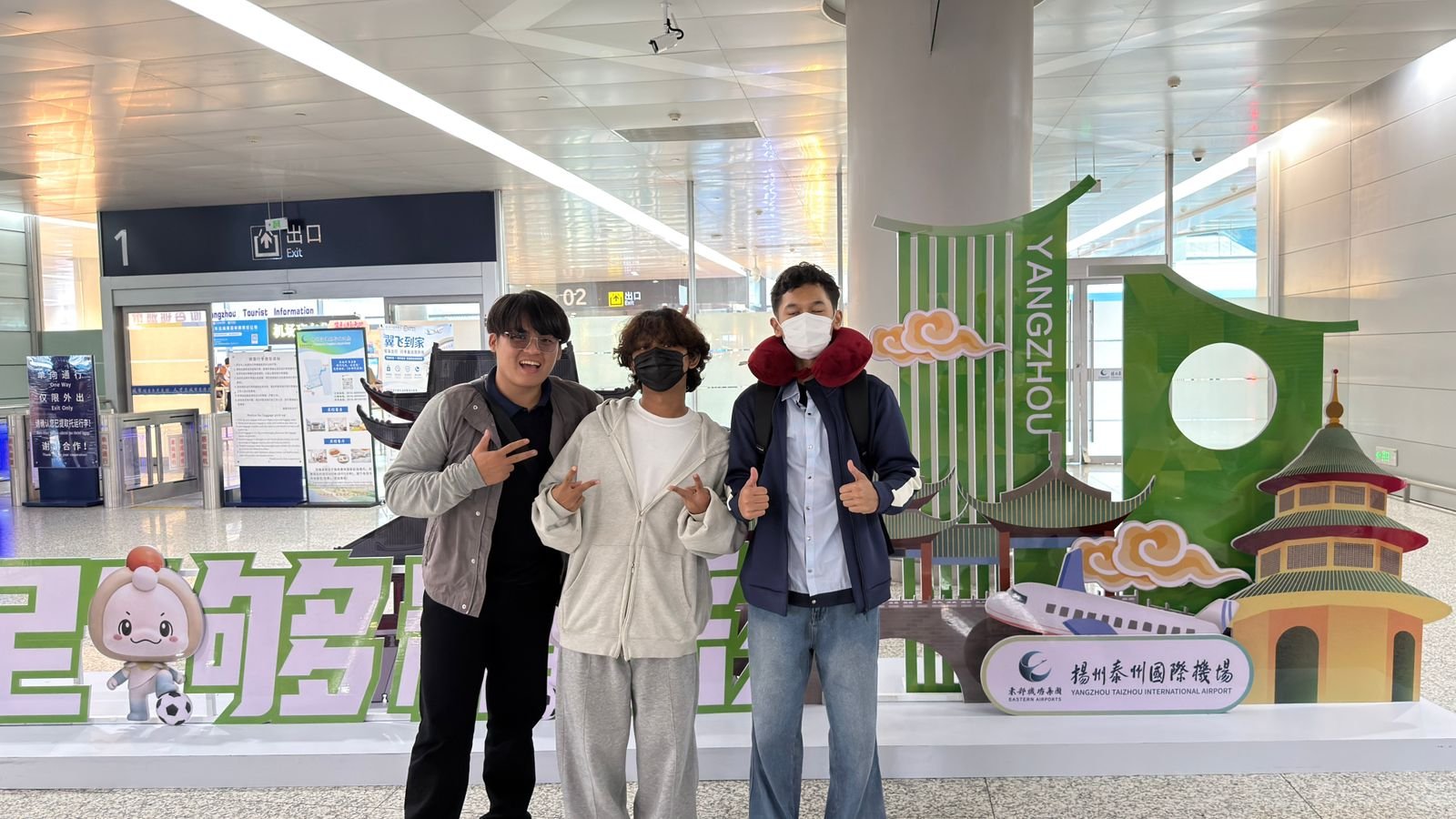 Siswa Visi Cendekia Indonesia tiba di Yangzhou Taizhou International Airport